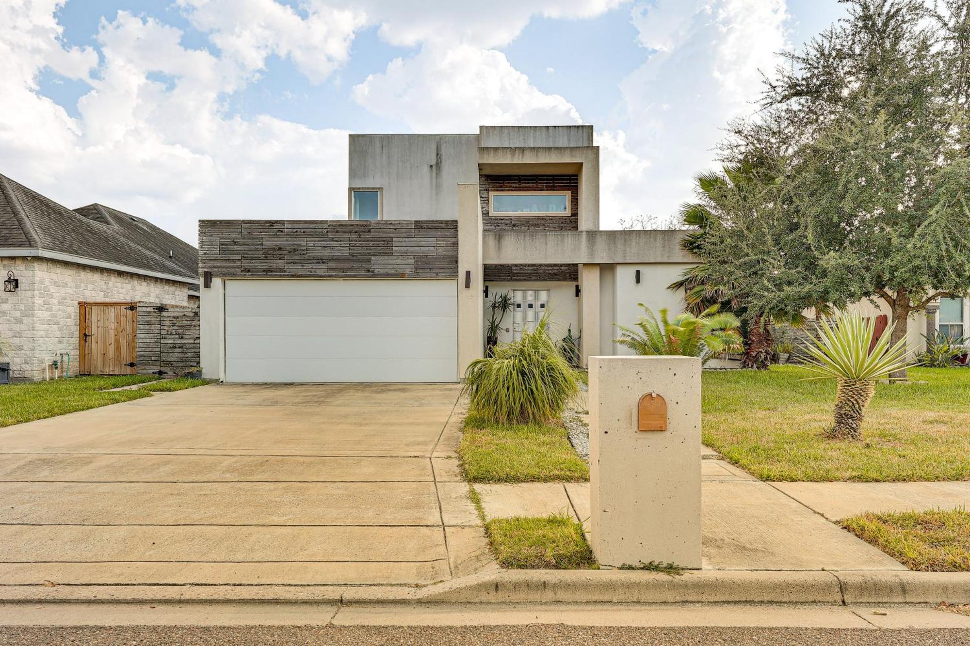 Colorful Mcallen Home With Covered Patio Екстер'єр фото